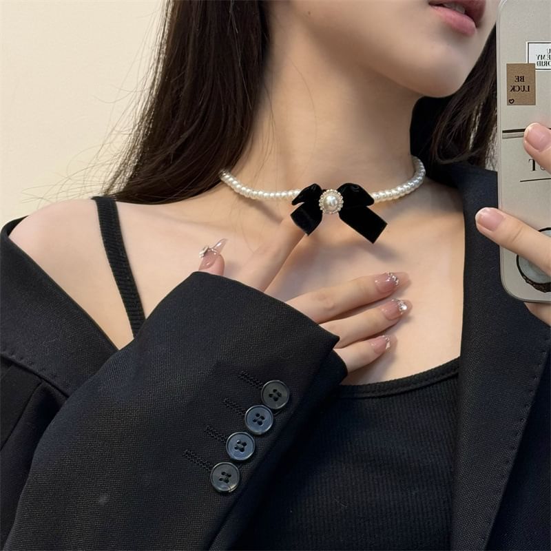 Pearl Faux Bow Velvet Necklace