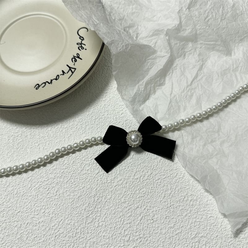 Pearl Faux Bow Velvet Necklace