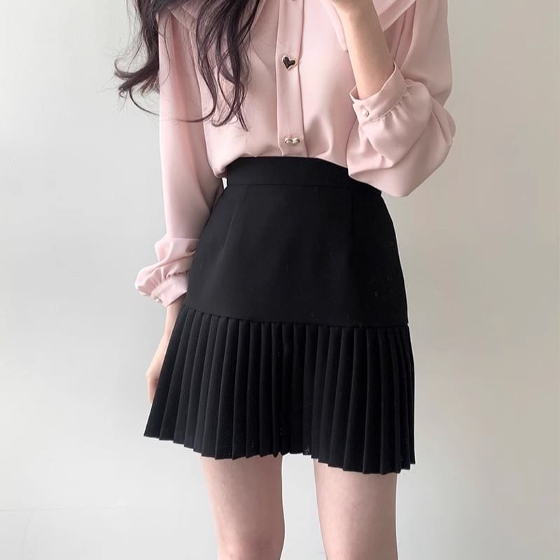 Long-Sleeve Plain Heart Button Blouse / High Waist Accordion Pleated Mini A-Line Skirt