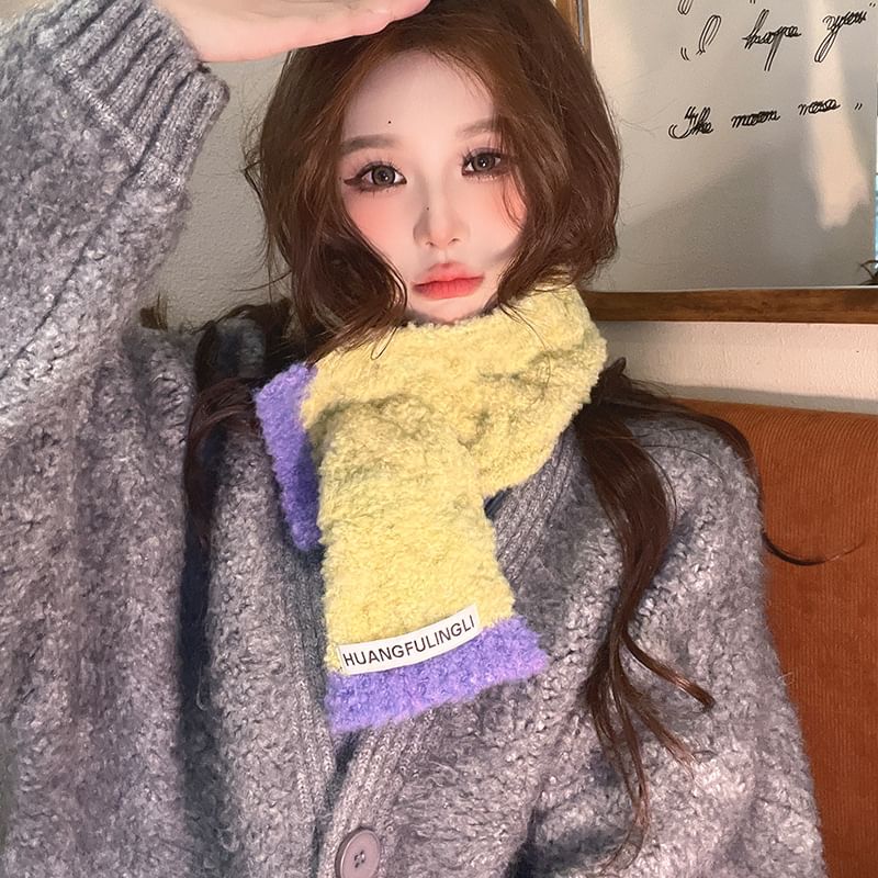 Trim Applique Label Scarf Contrast