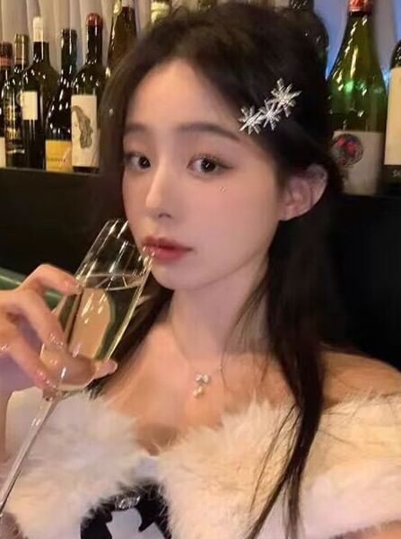 Rhinestone Star Hair Clip