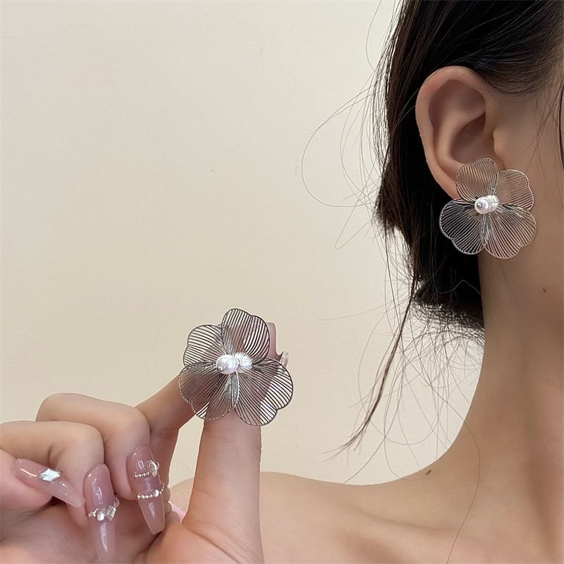 Ear Stud Floral