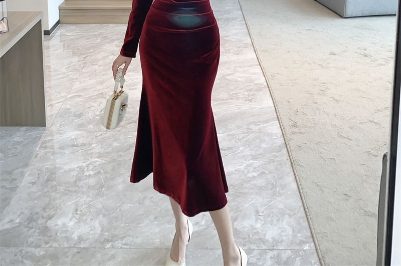 Long-Sleeve Square Neck Plain Ruched Velvet Midi Mermaid Dress