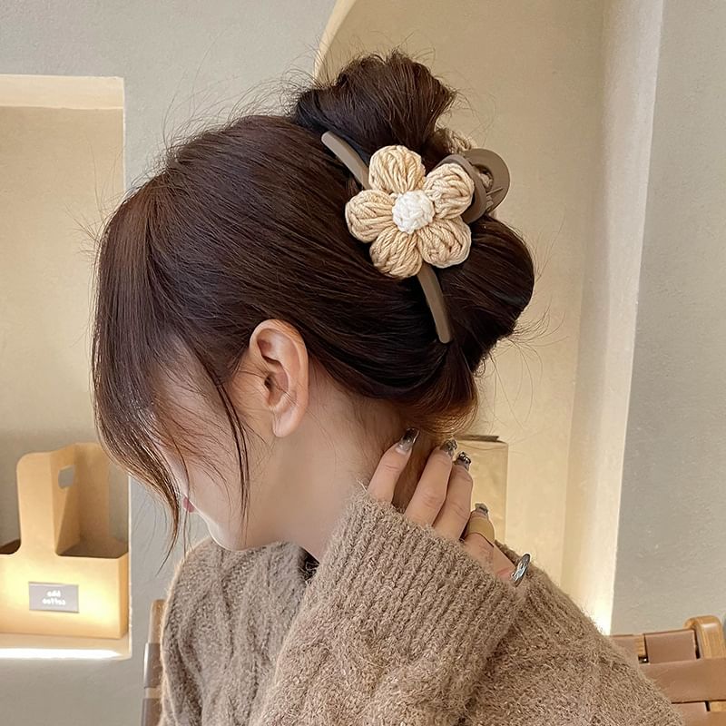 Floral Yarn Hair Clamp