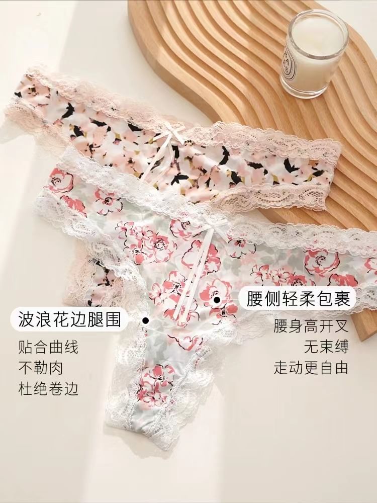 Print Thongs Set: Lace