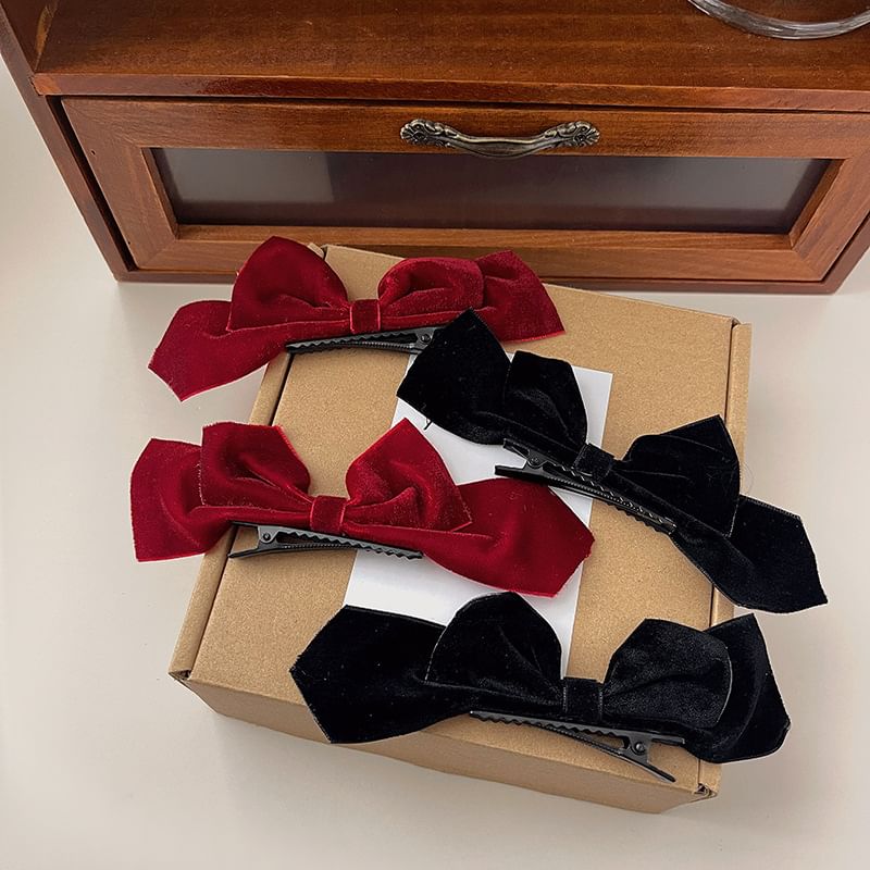 Clip of Velvet Set Bow 2: Hair