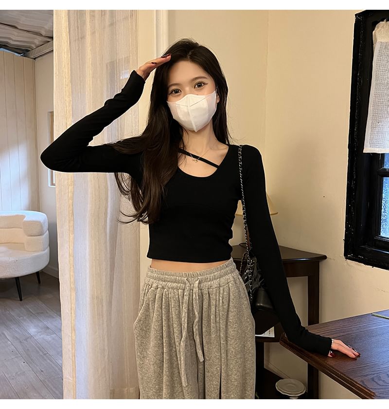 Long-Sleeve Round Neck Plain Crop T-Shirt