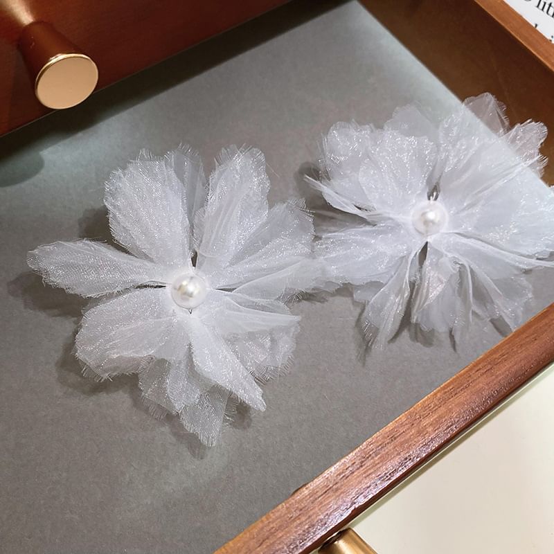 Floral Faux Mesh Stud Pearl Ear