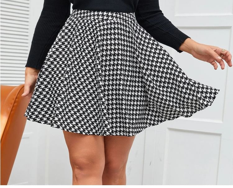 Houndstooth A-Line Mini Skirt with High Rise - Plus Size