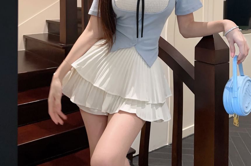 Short-Sleeve Two Tone Bow Front-Slit Tee / High Rise Plain Mini Tiered Skirt