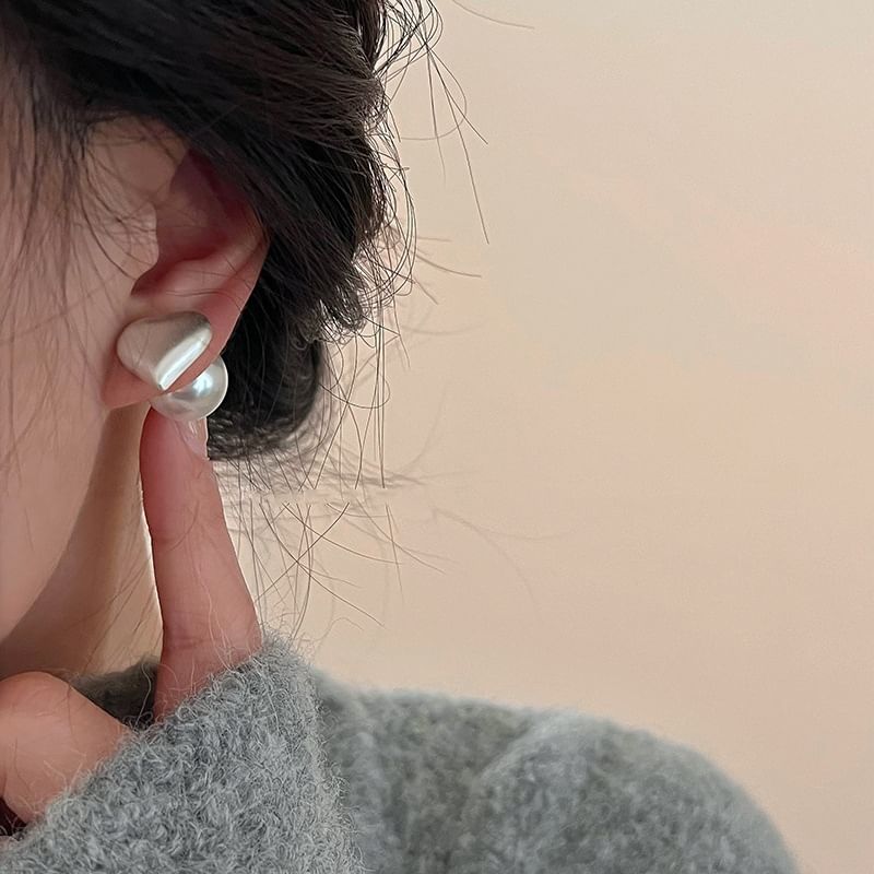 Heart Brushed Faux Pearl Alloy Ear Jacket