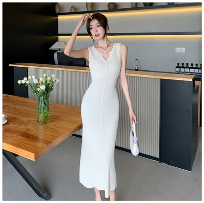 Sleeveless Notch Neck Plain Midi Sheath Dress