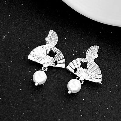 Hand Fan Faux Pearl Drop Earring