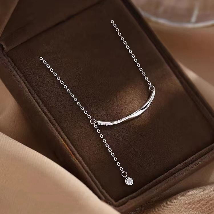 Rhinestone Twist Bar Necklace