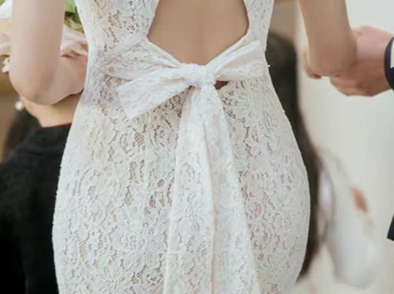 Short-Sleeve Plain Lace Sheath Wedding Gown