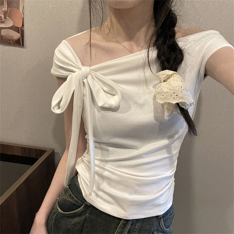 Short-Sleeve Asymmetrical Bow Plain Top