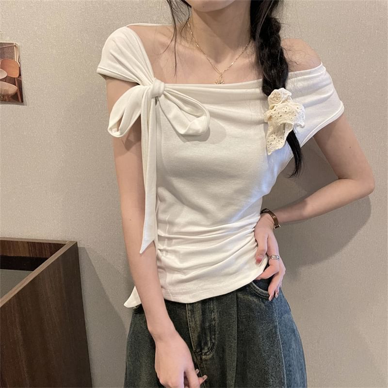 Short-Sleeve Asymmetrical Bow Plain Top