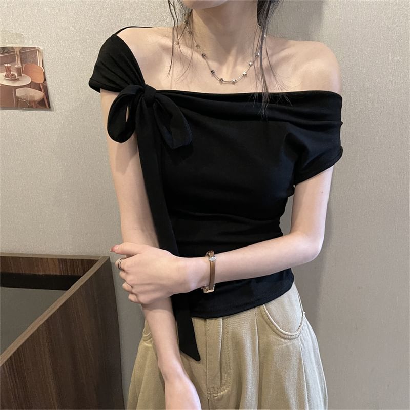 Short-Sleeve Asymmetrical Bow Plain Top