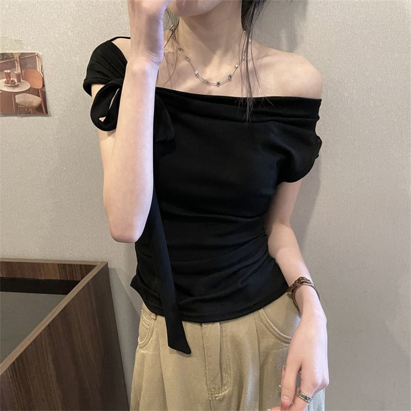 Short-Sleeve Asymmetrical Bow Plain Top