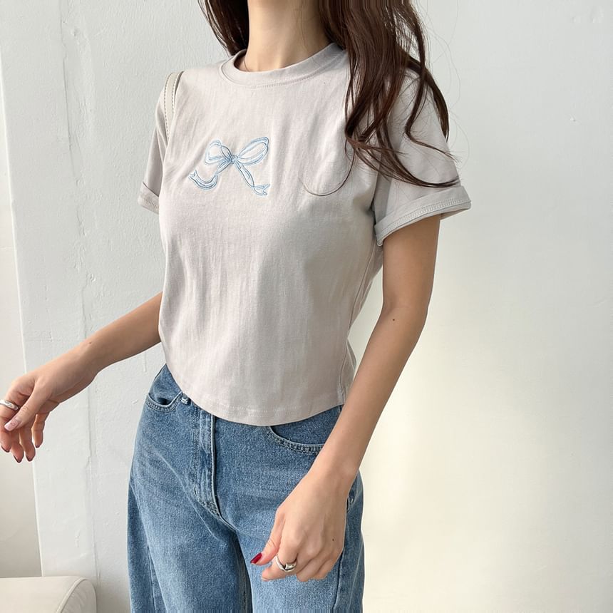 Short-Sleeve Round Neck Bow Embroidered Tee