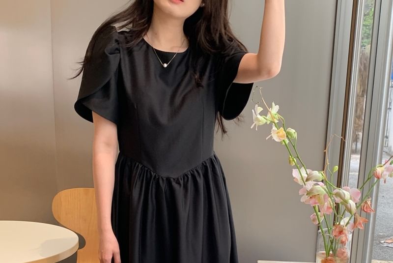 Short-Sleeve Round Neck Plain Midi A-Line Dress