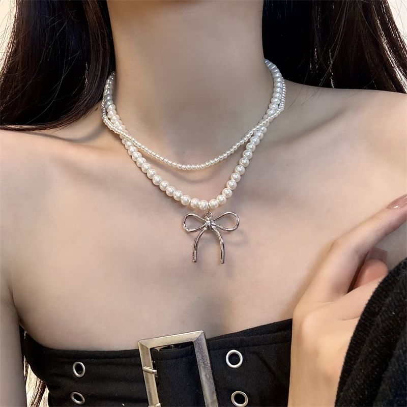 Bow Pendant Faux Pearl Necklace
