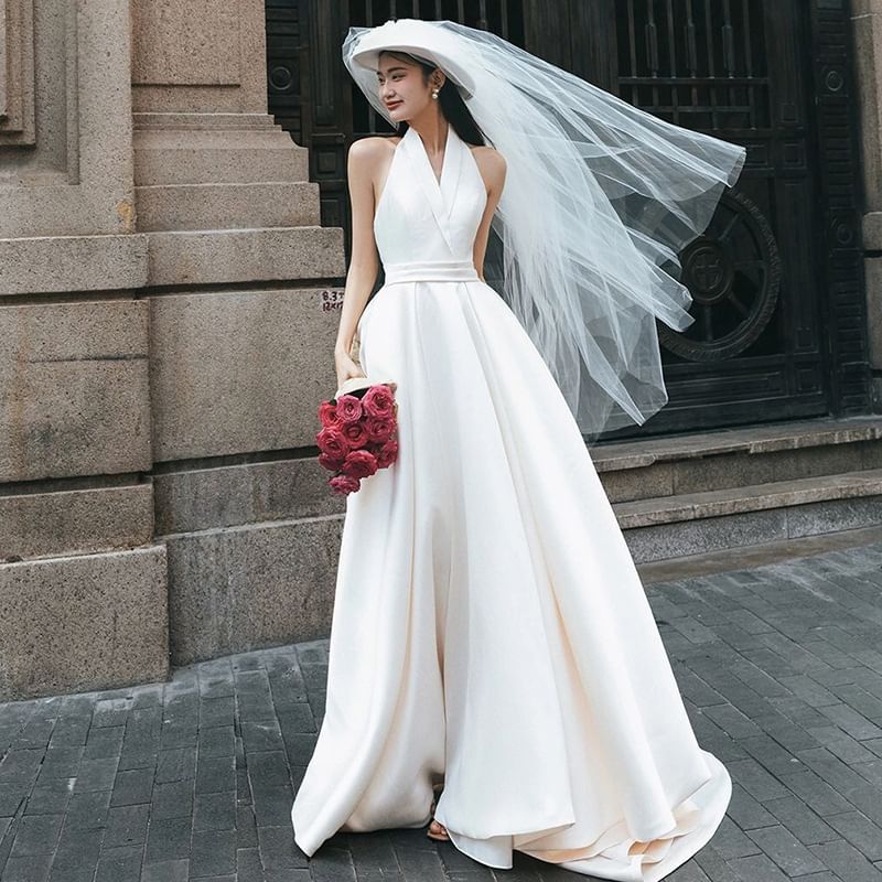 Sleeveless V-Neck Plain A-Line Wedding Gown