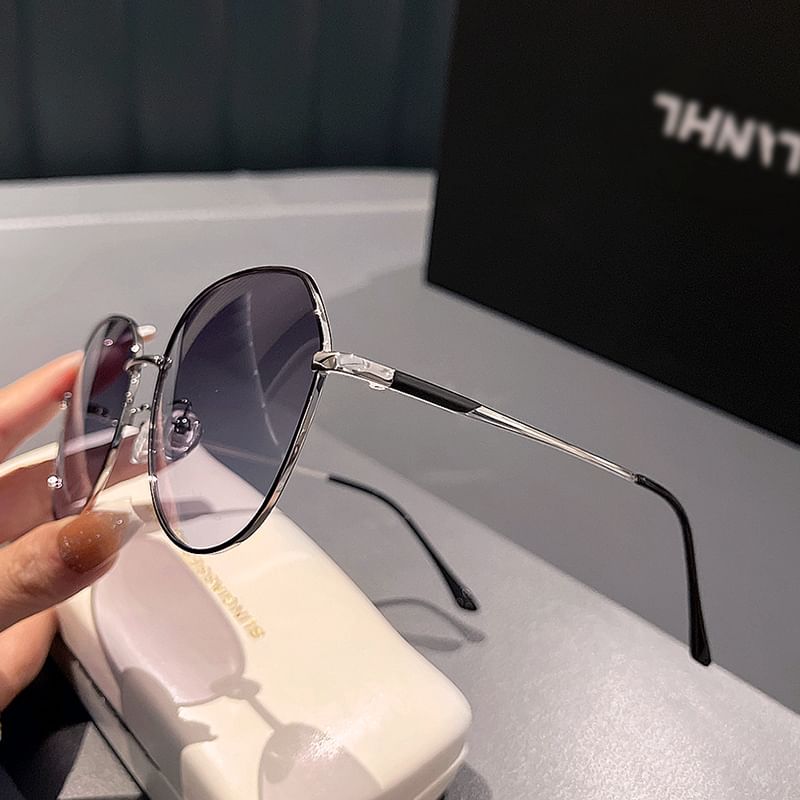 Metal Frame Round Sunglasses