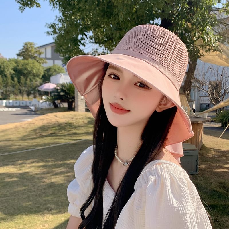 Flap Bow Neck with Sun Hat