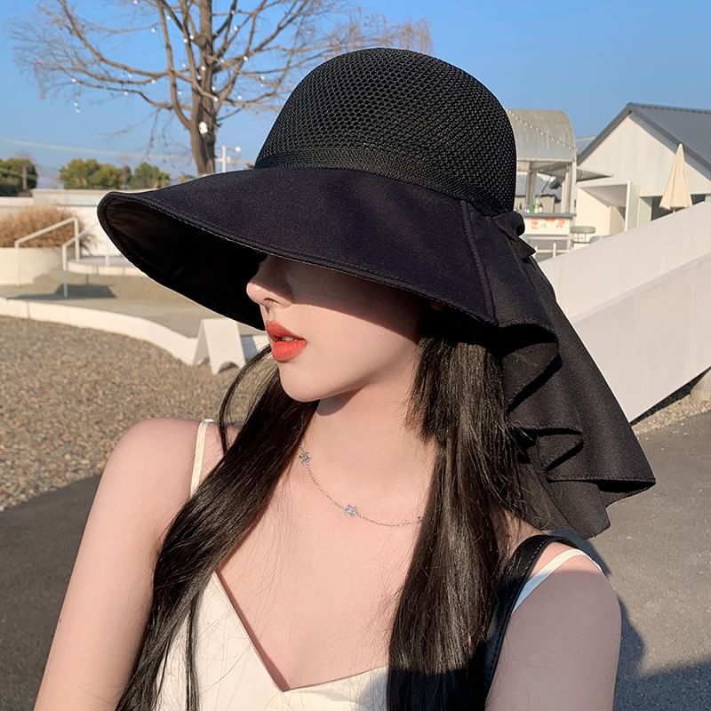 Flap Bow Neck with Sun Hat