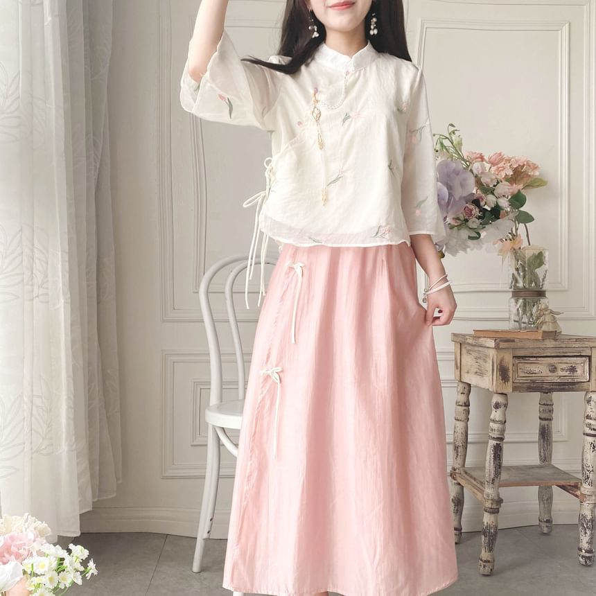 Set: Elbow-Sleeve Flower Embroidered Blouse + High Waist Plain Maxi A-Line Skirt