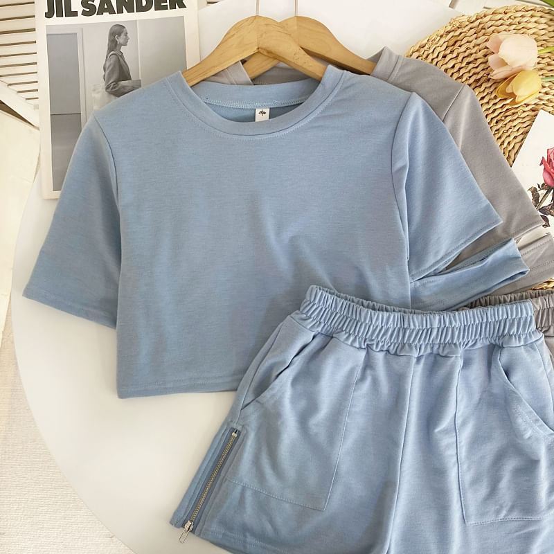 Set: Short-Sleeve Round Neck Plain Cutout Tee + Elastic Waist Zip Shorts