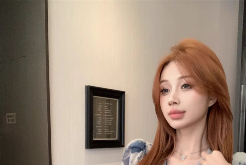 Long-Sleeve V-Neck Tie Dye Crop Top