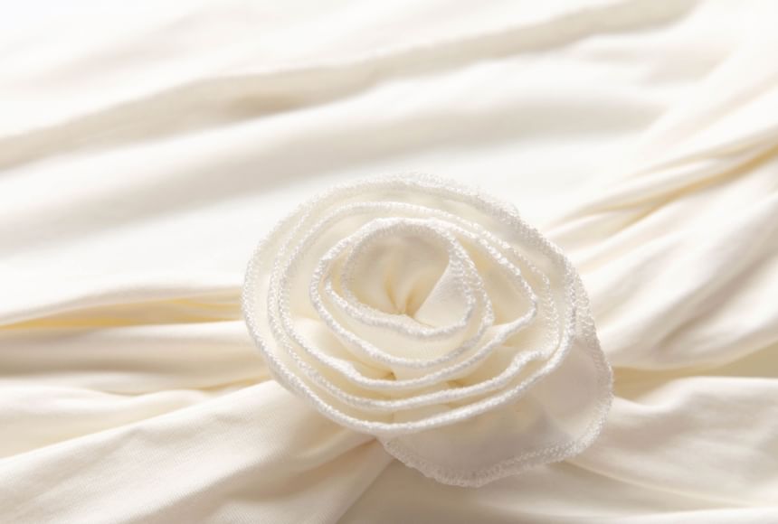 Ruched Off-Shoulder Accent Plain Short-Sleeve Slim Top Crop Floral Fit