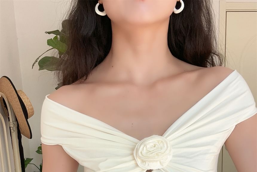 Ruched Off-Shoulder Accent Plain Short-Sleeve Slim Top Crop Floral Fit