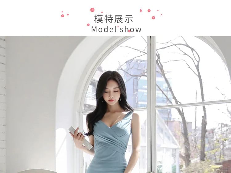 Sleeveless V-Neck Ruched Mermaid Dress with Side Slit