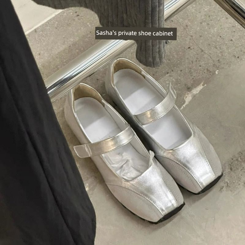 Flats Balletcore Strap Adhesive