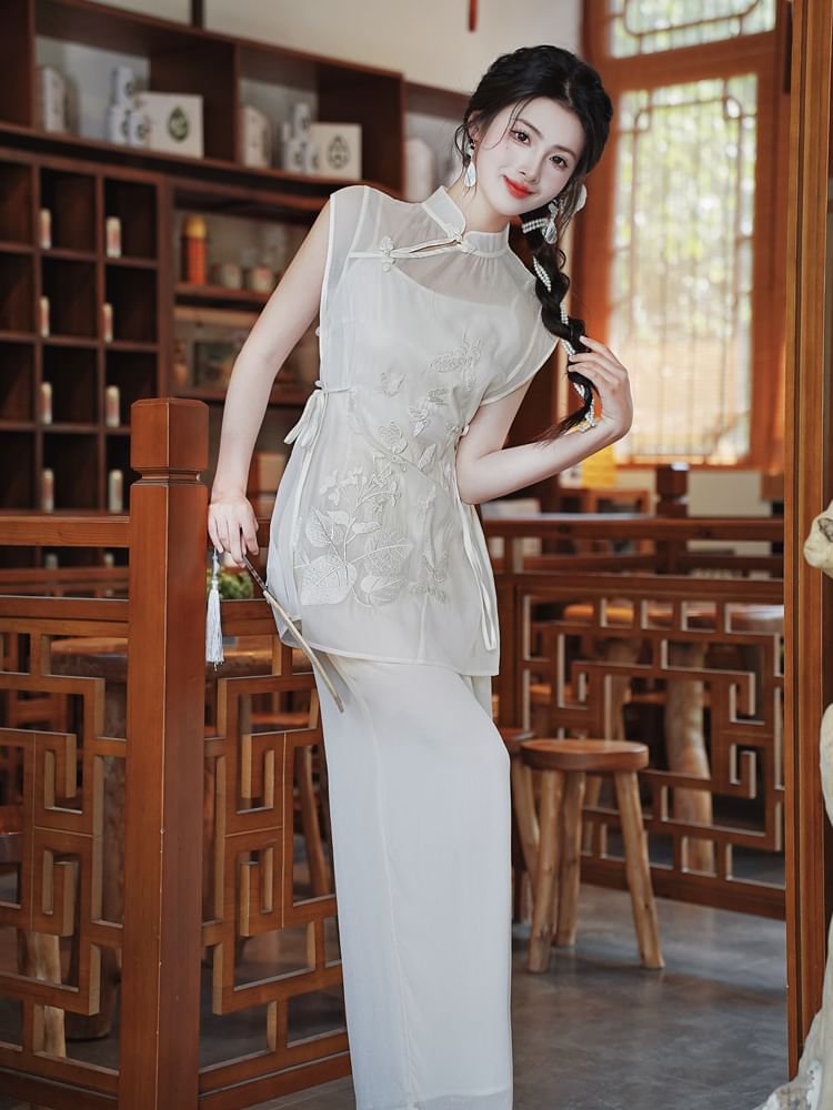 Set: Sleeveless Mandarin Collar Embroidered Top + Camisole Top + High Waist Plain Wide Leg Pants