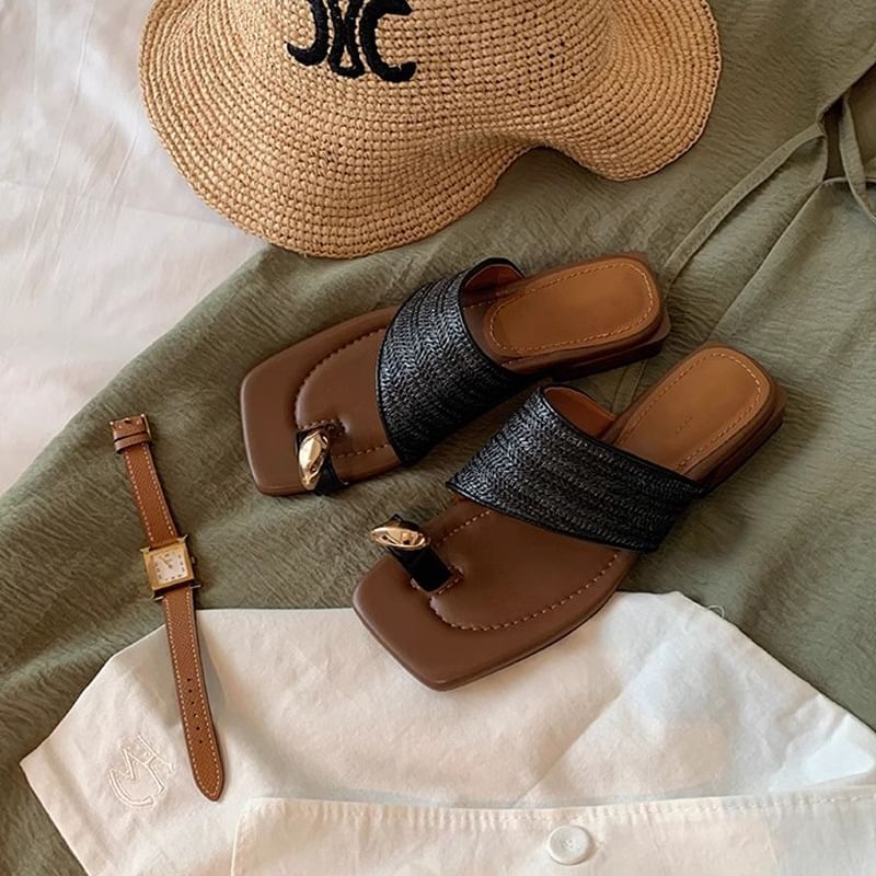 Loop Toe Straw Sandals