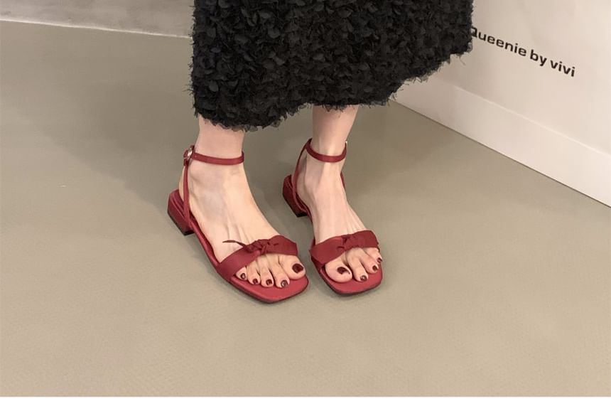 Square-Toe Bow Low Heel Sandals