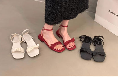 Square-Toe Bow Low Heel Sandals