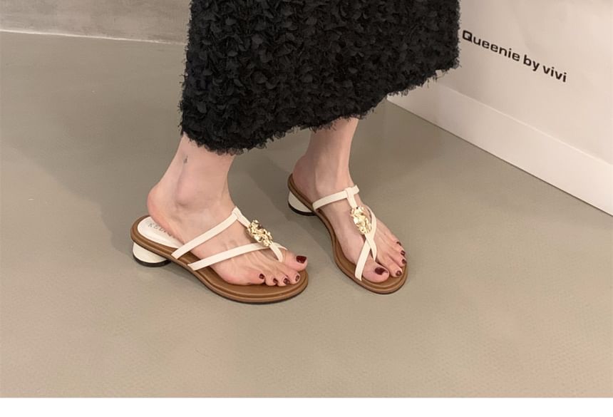 Round Heel Thong Sandals