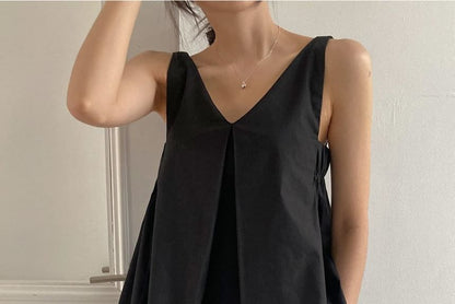 Sleeveless V-Neck Plain Flowy Blouse