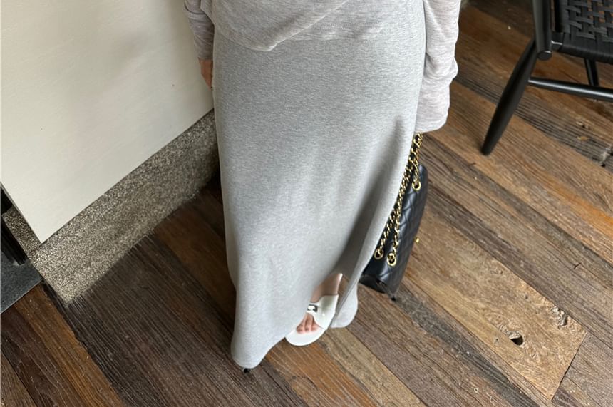 Extended Sleeve V-Neck Tee with Maxi Flared Skirt