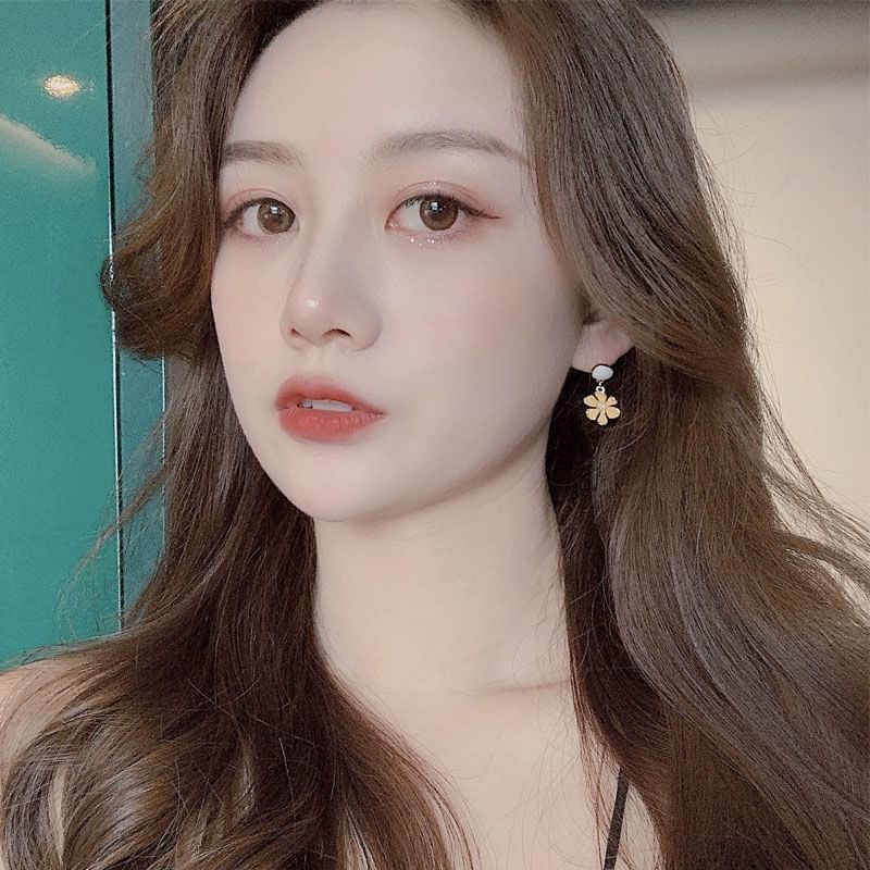 Earring On Drop / Clip Flower