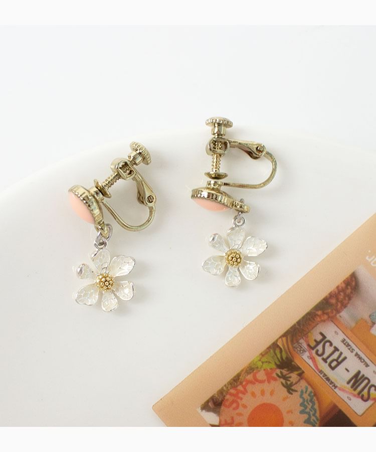 Earring On Drop / Clip Flower