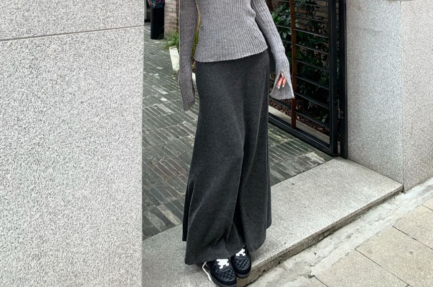 Long Sleeve V-Neck Ribbed Top Paired with Maxi Flared Skirt