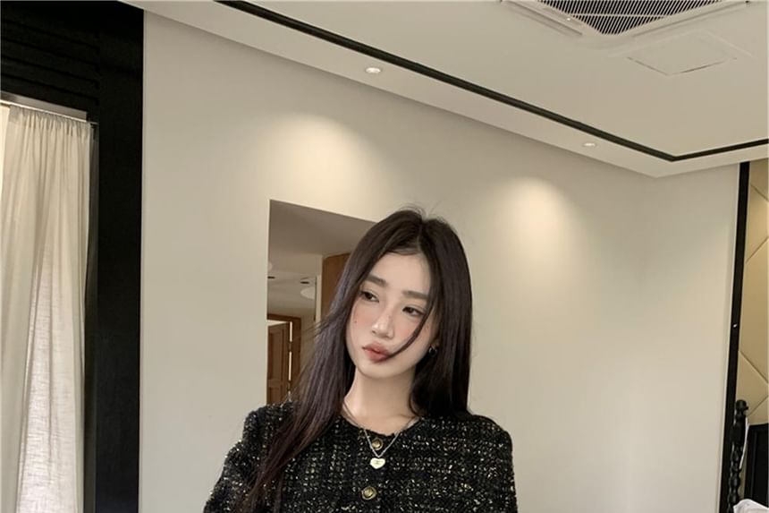 Round Neck Sequin Tweed Button Jacket / Mid Rise Shorts