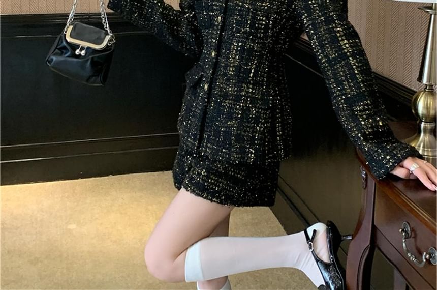 Round Neck Sequin Tweed Button Jacket / Mid Rise Shorts