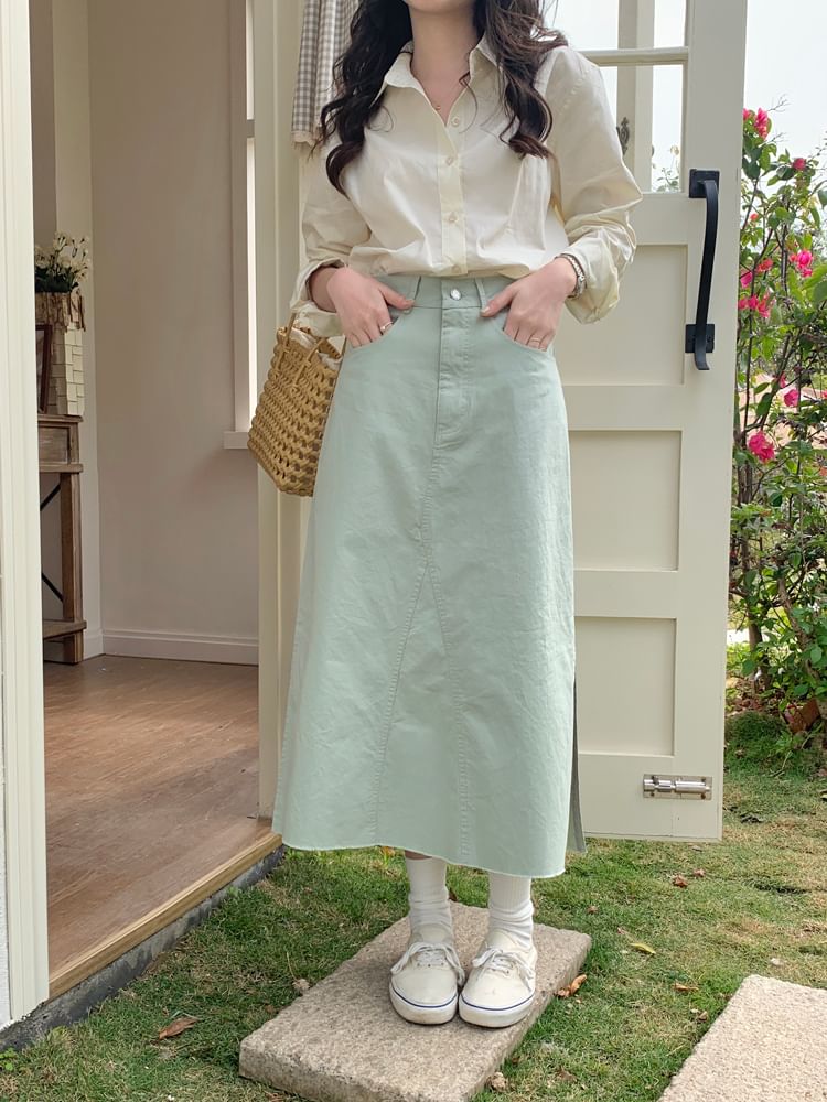 High-Waist Frayed Slit Midi Flared Skirt in Solid
